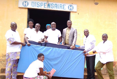 Don de matelas au dispensaire de VO-KOUTIMÉ