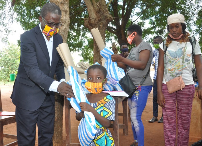 DES KITS SCOLAIRES OFFERTS AUX ELEVES DES PREFECTURES DE  VO (ATOP)