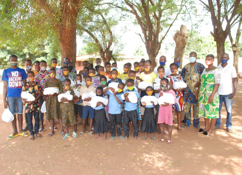 NOËL 2020 :Distribution de kits Alimentaires aux enfants démunis de Vo Avetsedome